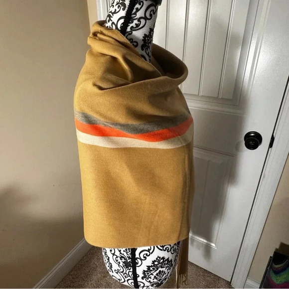 Aqua Bloomingdale’s Exclusive Wrap NWT - Picture 2 of 7